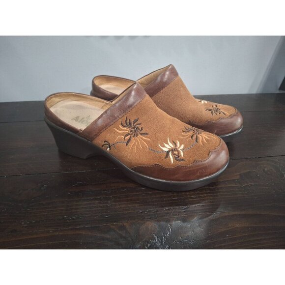 NWOB Alegria Isa Embroidered Floral Leather Fashion Mule/Sz. 38 (Euro), 7.5-8 US - Picture 2 of 9